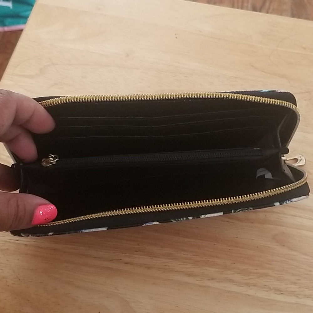 Skull Wallet - Picture 2 of 2